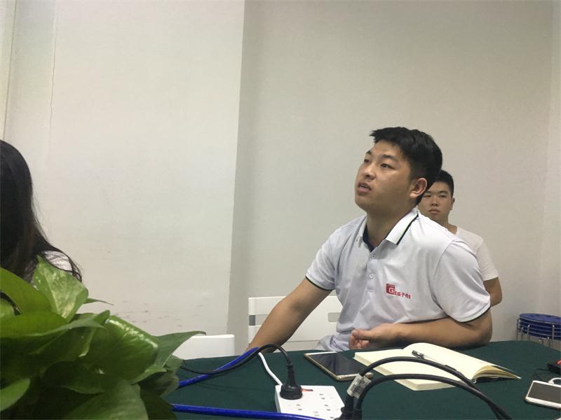 72期瓜瓜早課堂-你以為在火車上賣盒飯很簡單? 72期瓜瓜早課堂-你以為在火車上賣盒飯很簡單?