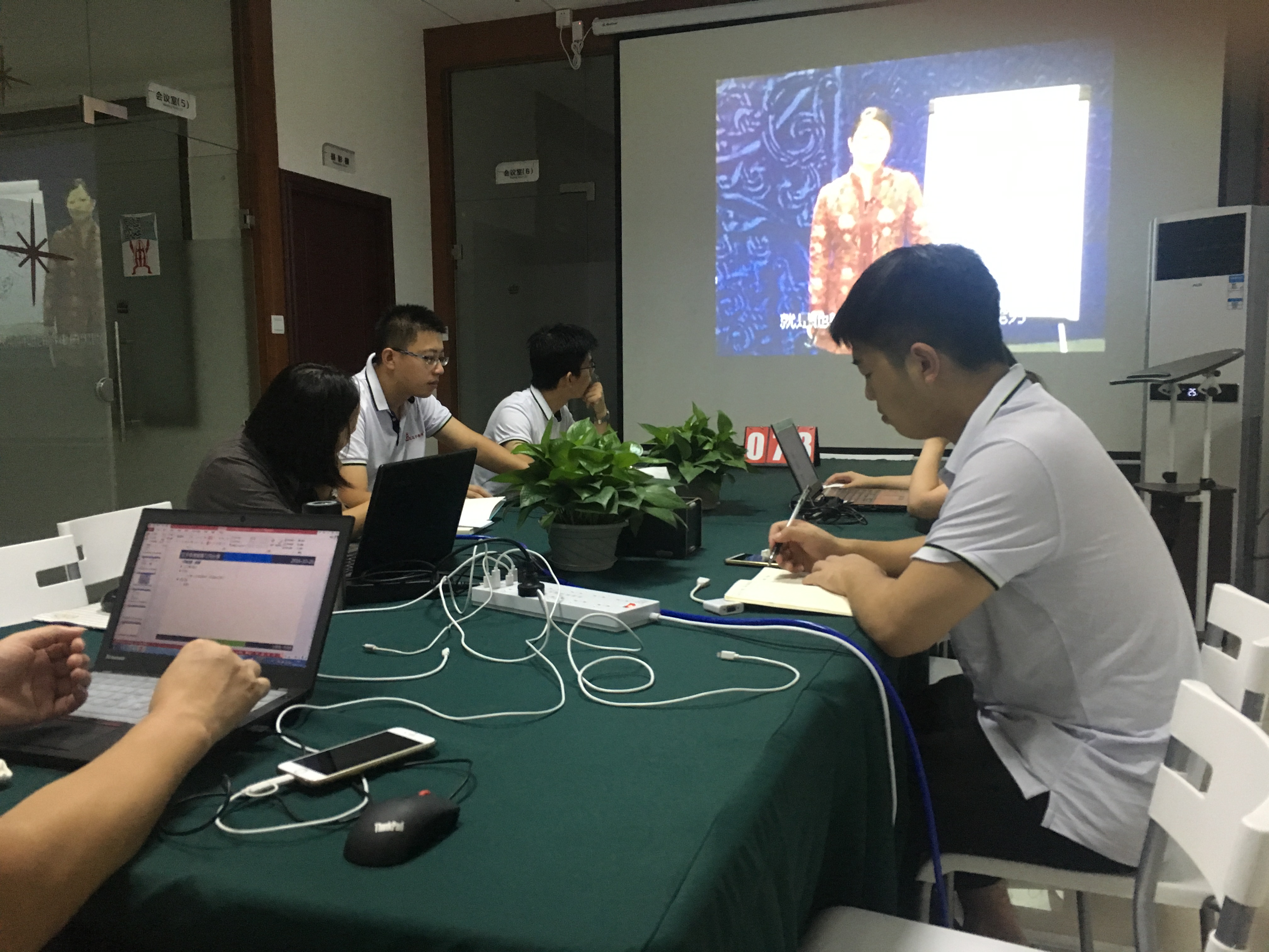 73期瓜瓜早課堂-你有留意衣領系了幾顆扣子嗎？