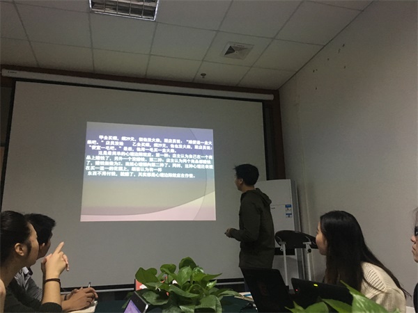 瓜瓜早課堂(125)-做個(gè)微笑的麥當(dāng)勞叔叔 瓜瓜早課堂(125)-做個(gè)微笑的麥當(dāng)勞叔叔