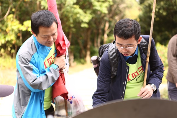 你在故宮修文物,我在紅瓜子拍企業宣傳片 你在故宮修文物,我在紅瓜子拍企業宣傳片