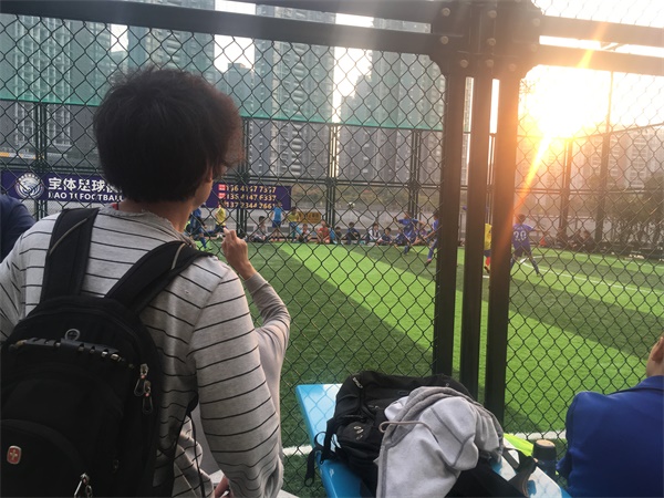 紅瓜子跑團(tuán)-愛的是你的奉獻(xiàn) 紅瓜子跑團(tuán)-愛的是你的奉獻(xiàn)