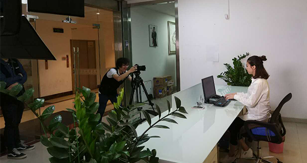 瓜子拍攝丨歐陸風暴吹來，被拍攝的氣質電暈